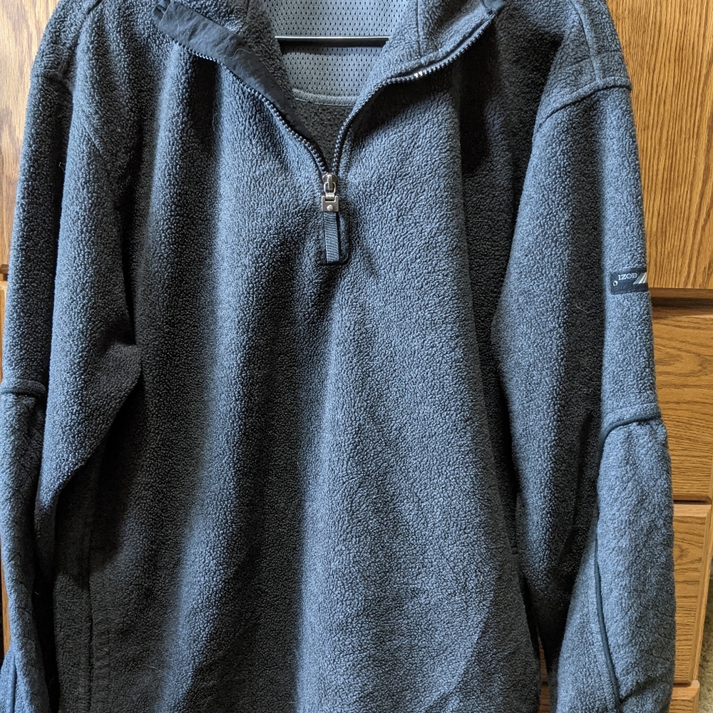 Izod Men's Gray 1/4 Zip Fleece Pullover Shirt. Size L
